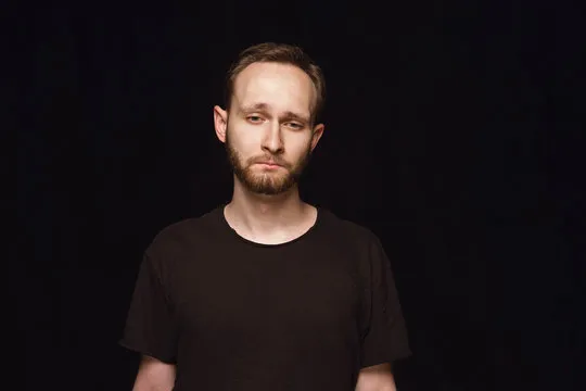 王明